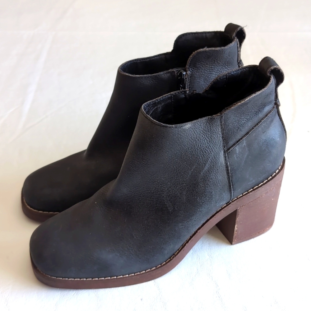 Crown Vintage Hashel Black Leather Ankle Bootie Block Heel Size 9